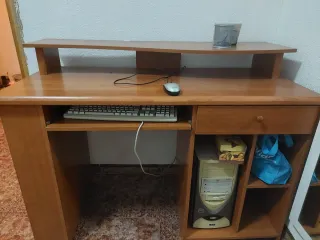 Escritorio ordenador madera
