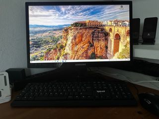 Monitor Samsung 22 + Teclado y Ratón