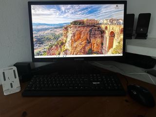 Monitor Samsung 22 + Teclado y Ratón