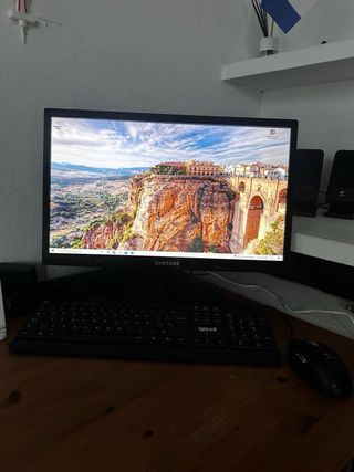 Monitor Samsung 22 + Teclado y Ratón