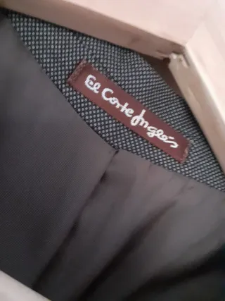 Traje de hombre marrón 