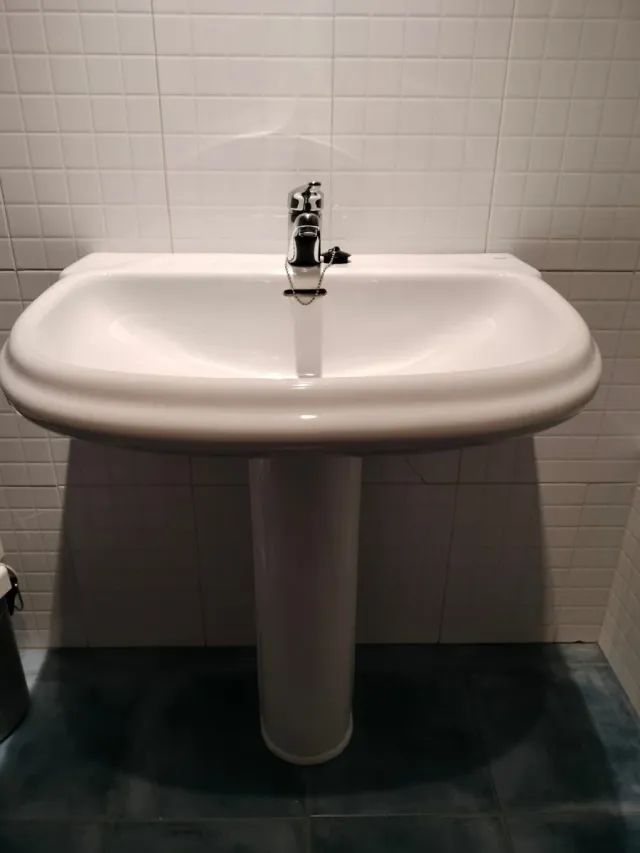 Lavabo de porcelana blanco
