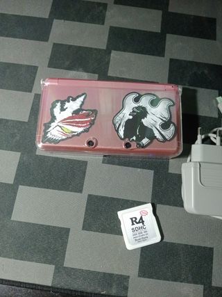 Nintendo 3DS Rosa + Cargador y R4