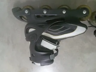 Patines en línea negros y blancos,talla 42,5



