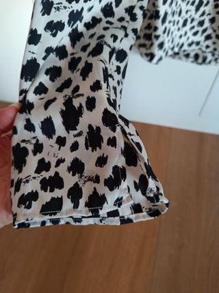 Blusa Zara estampada blanco y negro