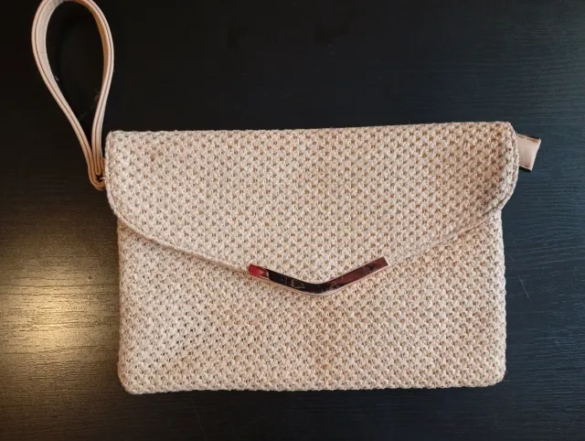 Bolso de mano beige tejido