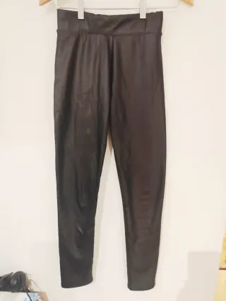 Leggings efecto piel negros