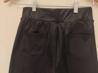 Leggings efecto piel negros