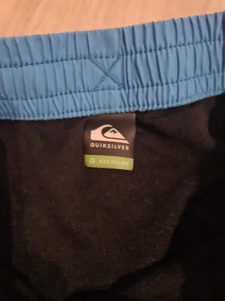 Bañador Quiksilver Azul tiene la talla cortada 4/5