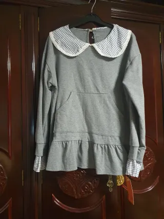 Jersey gris con cuello Peter Pan