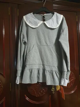 Jersey gris con cuello Peter Pan