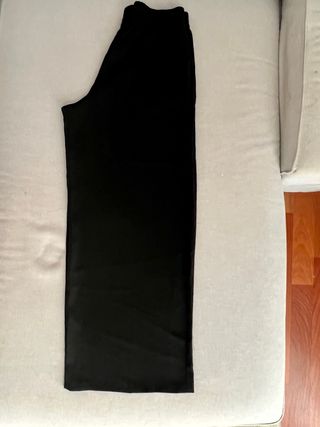 Pantalón ancho con caída Zara negro talla L