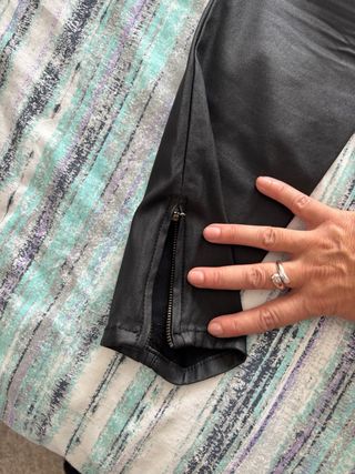 Pantalón efecto piel ONLY Talla 42