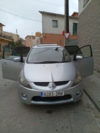 Mitsubishi Grandis 2005