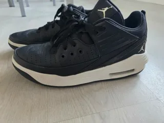 Zapatillas Jordan Baloncesto Negras Blancas