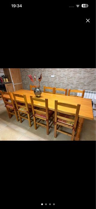 Mesa de comedor de madera