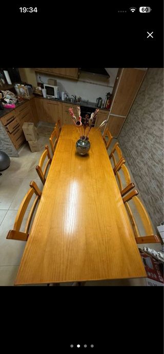 Mesa de comedor de madera