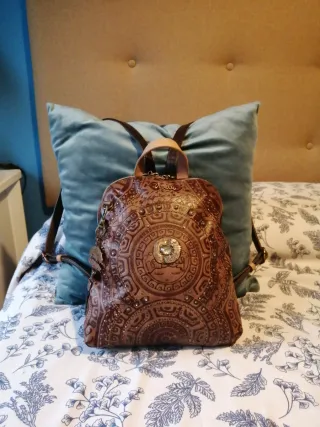 Mochila Anekke Marrón y Dorada