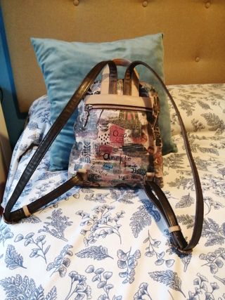 Mochila Anekke Marrón y Dorada