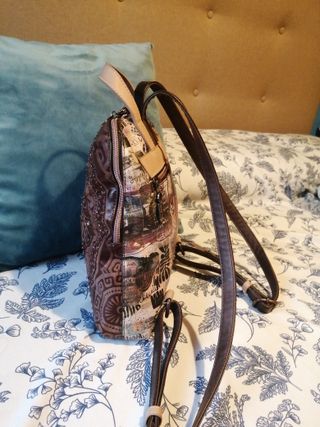 Mochila Anekke Marrón y Dorada