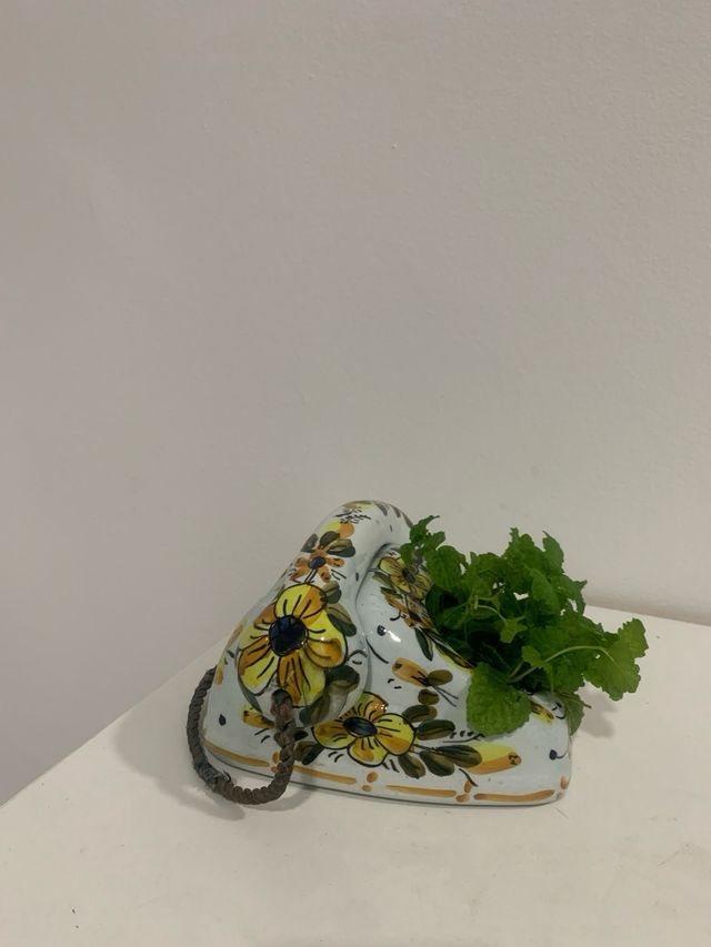 Teléfono de cerámica decorado