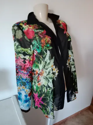 Camisa semitransparente estampada floral