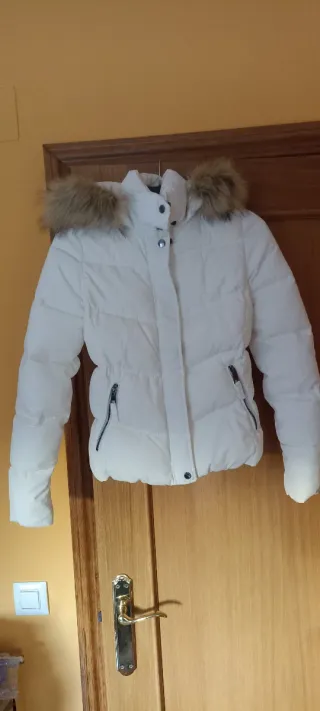 Chaqueta acolchada Bershka blanca