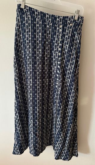 Falda larga estampada azul y blanca