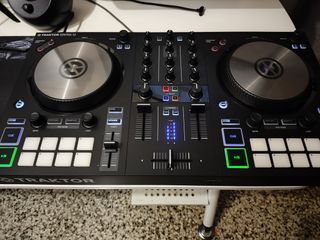 Controlador DJ Traktor Kontrol S2 MK3 + Decksaver