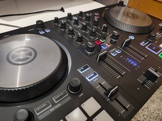 Controlador DJ Traktor Kontrol S2 MK3 + Decksaver