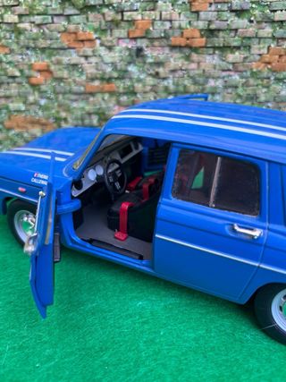 Renault 8 Gordini (1999) – Escala 1:18 – Solido