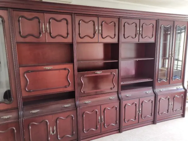 Mueble de salón madera y cristal