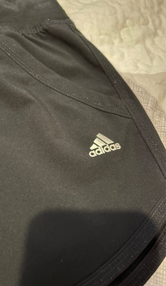 Shorts deportivos Adidas negros