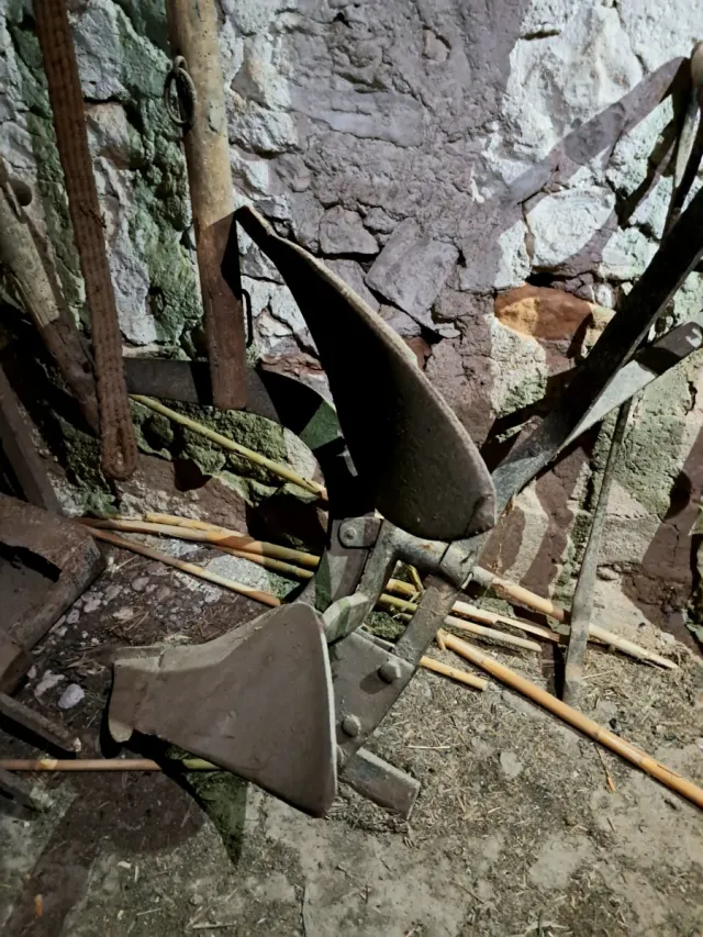 Arado antiguo de vertedera - Hierro forjado