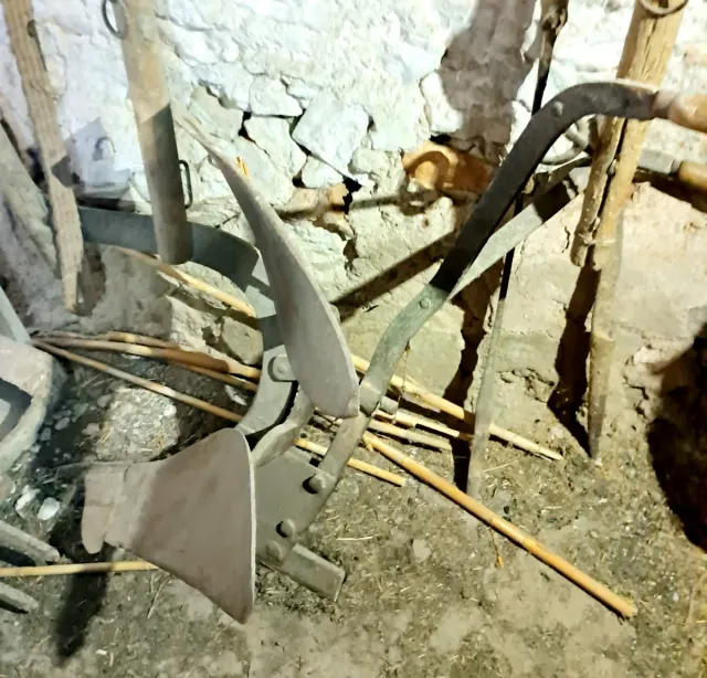 Arado antiguo de vertedera - Hierro forjado