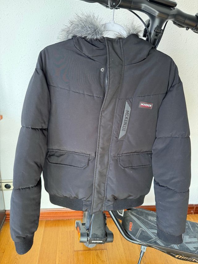 Chaqueta McKenzie Negra con Capucha