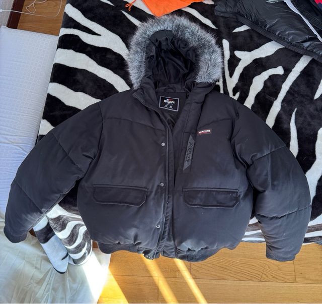 Chaqueta McKenzie Negra con Capucha