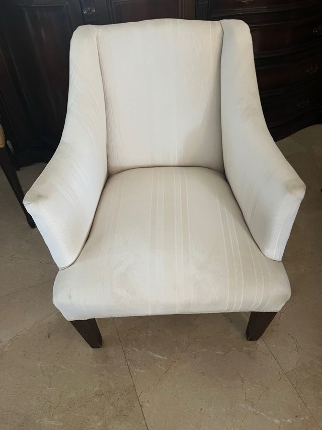 Butaca descalzadora beige/blanca