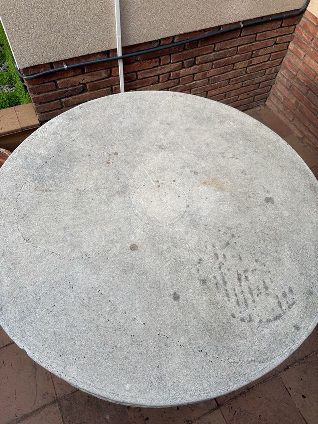 Mesa redonda exterior piedra maciza