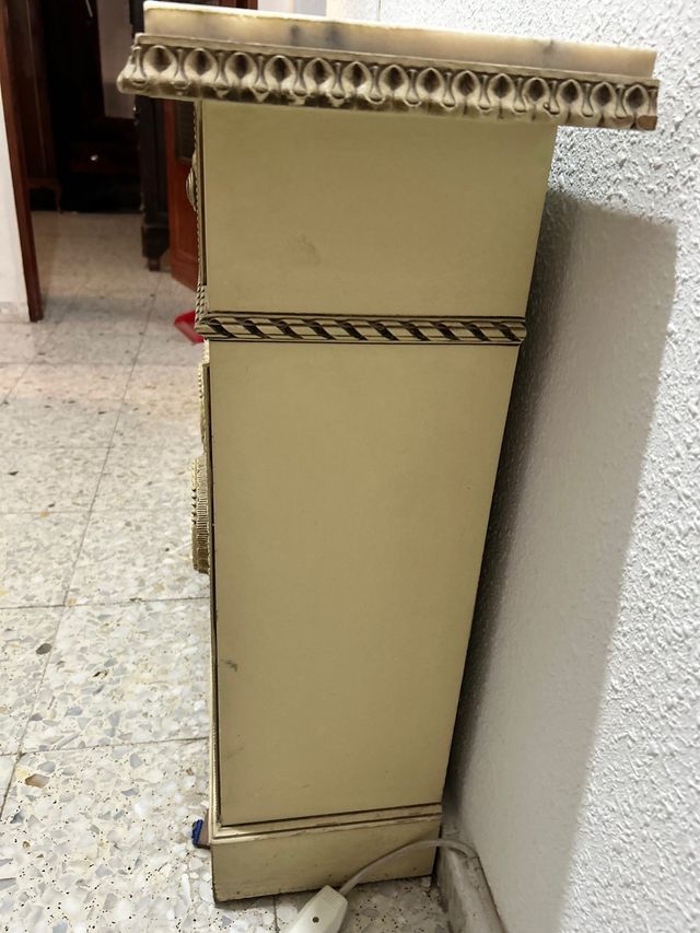 Mueble de entrada antiguo con mármol