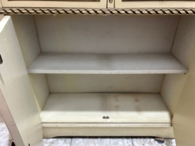 Mueble de entrada antiguo con mármol