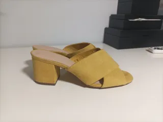 Sandalias de ante amarillas