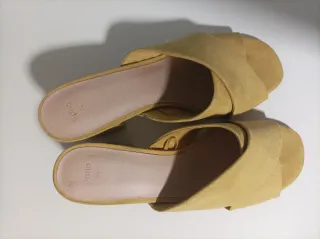 Sandalias de ante amarillas