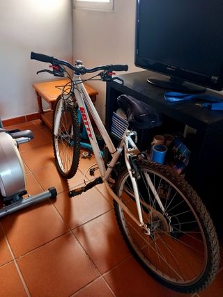 Bicicleta de montaña blanca GOTTY