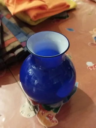 Vasetto blu in vetro