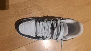 Zapatillas Louis Vuitton Blancas y Negras
