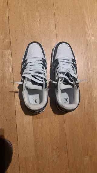 Zapatillas Louis Vuitton Blancas y Negras