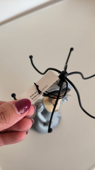 Colgador de joyas con figura de época a estrenar 