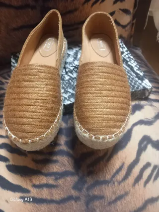 Zapatillas esparto color camel 