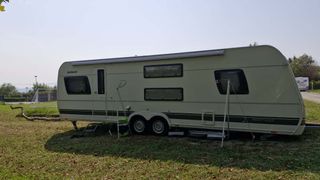 Caravana Dethleffs Nomad 730 FKR de doble eje